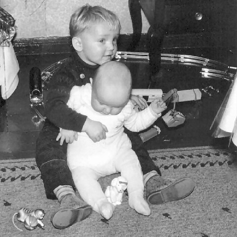 Die erste Eisenbahn unter dem Weihnachtsbaum